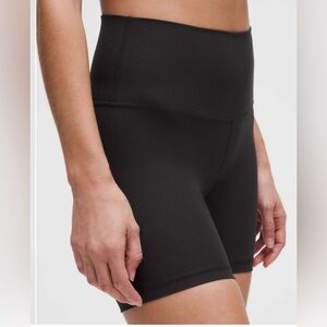 Lululemon Align High-Rise Ribbed Short 6"
Black Size 4